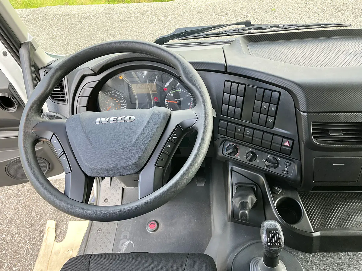 Iveco Trakker AD410T42H Camion citerne à carburant 8x4 9