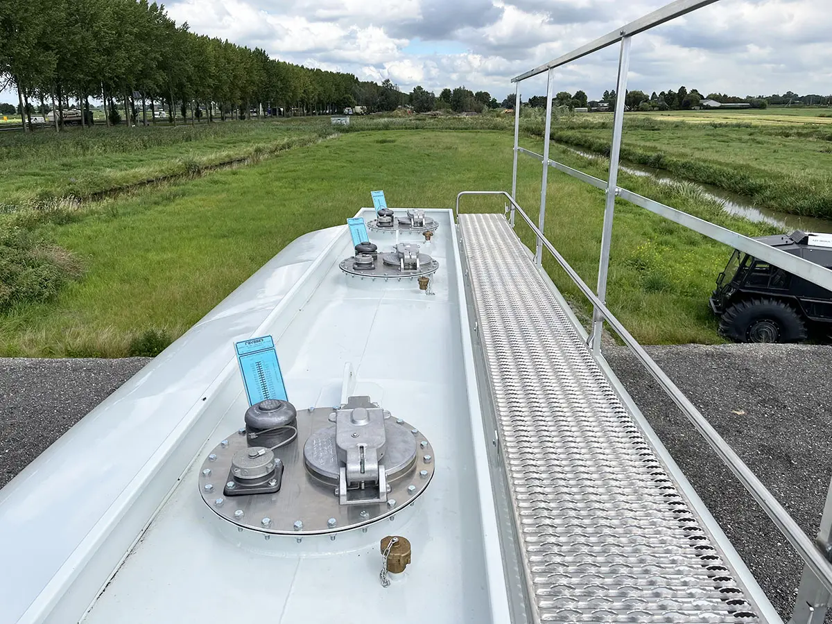 Iveco Trakker AD410T42H 8x4 Fuel Tank Truck 12