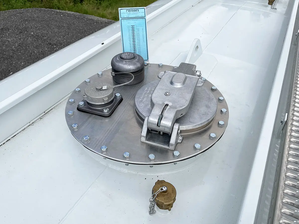 Iveco Trakker AD410T42H 8x4 Fuel Tank Truck 13