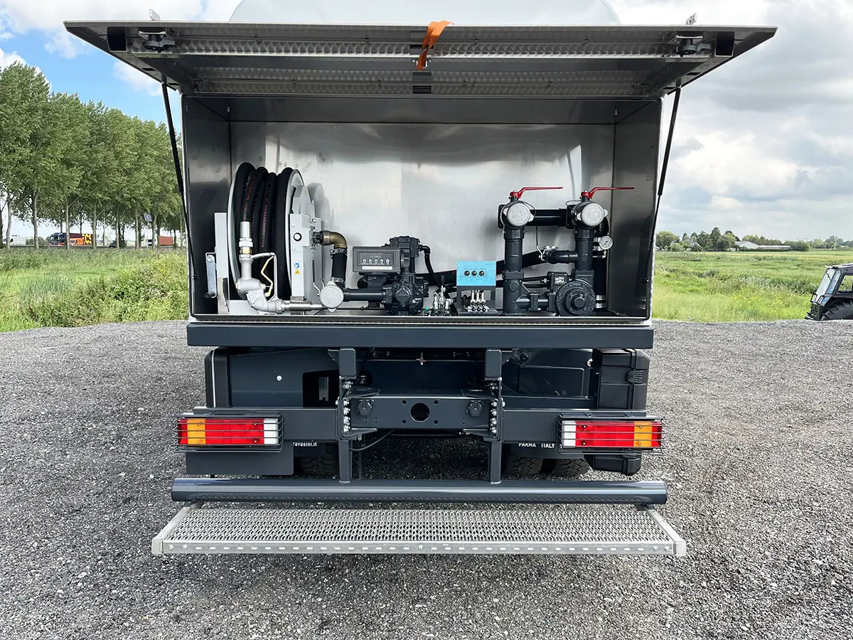 Iveco Trakker AD410T42H 8x4 Fuel Tank Truck 14