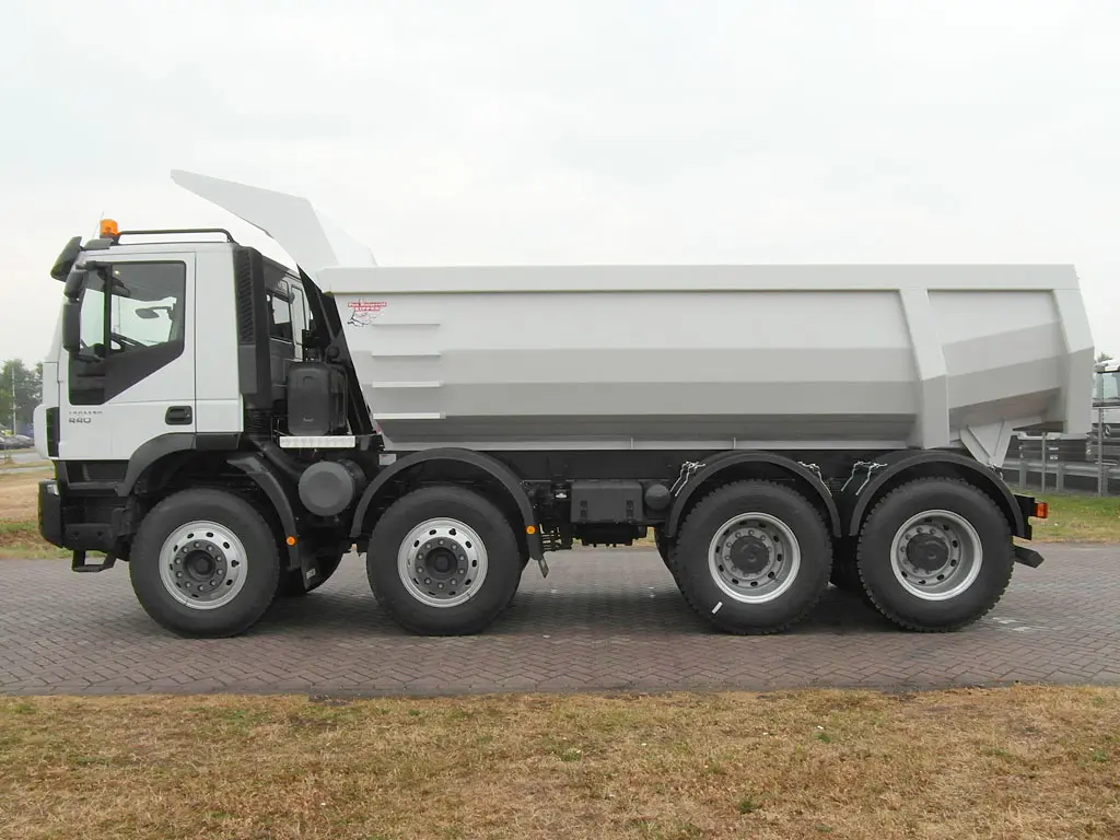 Iveco Trakker AD410T42H 8x4 Tipper Truck 2