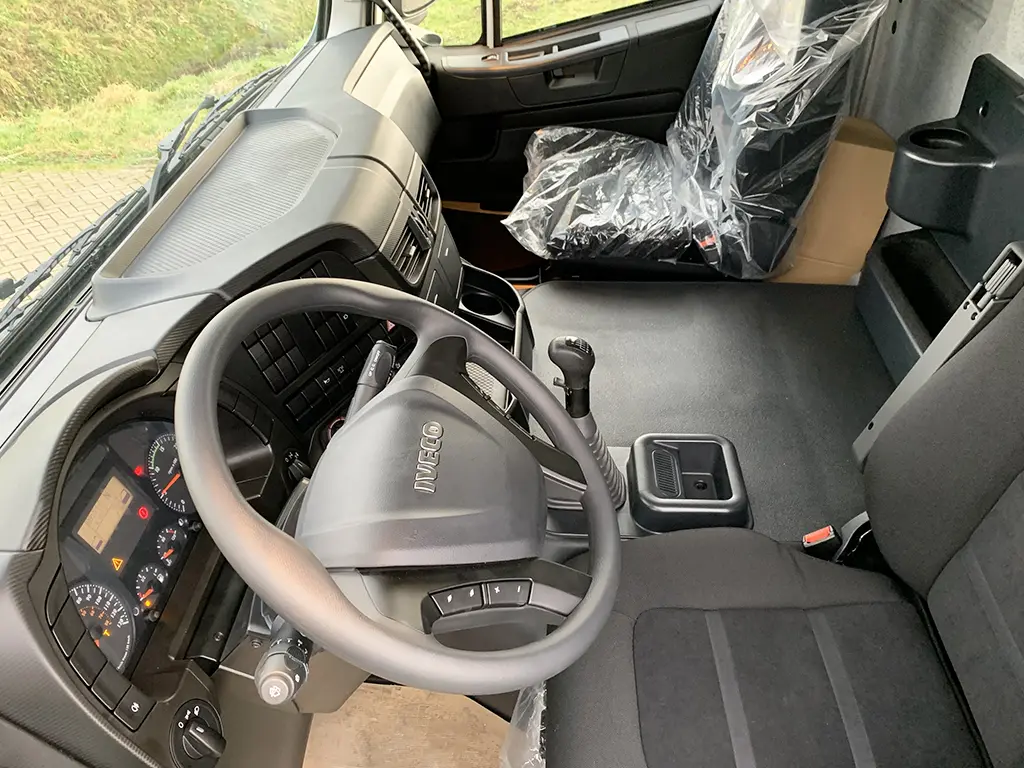 Iveco Trakker AD410T42H Tipper Truck 8x4 7