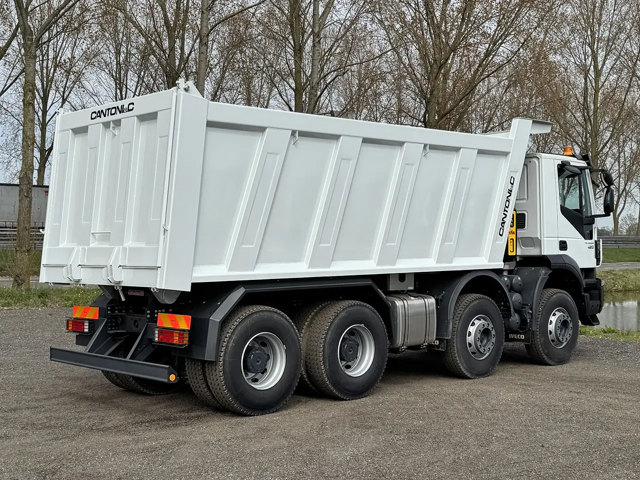 Iveco Trakker AD410T42H 8x4 Tipper Truck 2