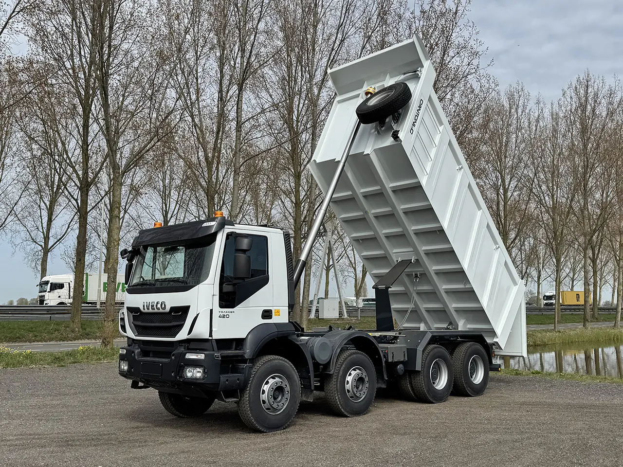 Iveco Trakker AD410T42H 8x4 Benne basculante 8