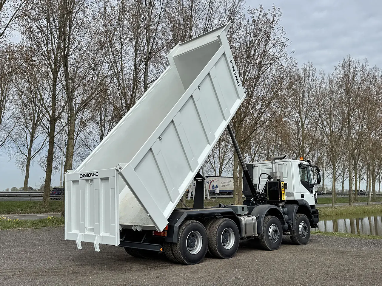 Iveco Trakker AD410T42H Benne basculante 8x4 11