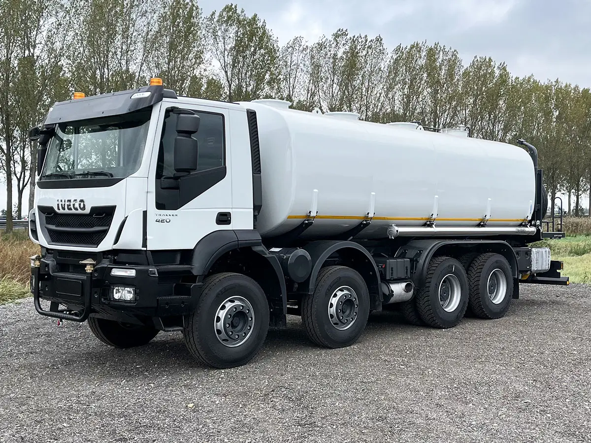 Iveco Trakker AD410T42H 8x4 Water Tank Truck