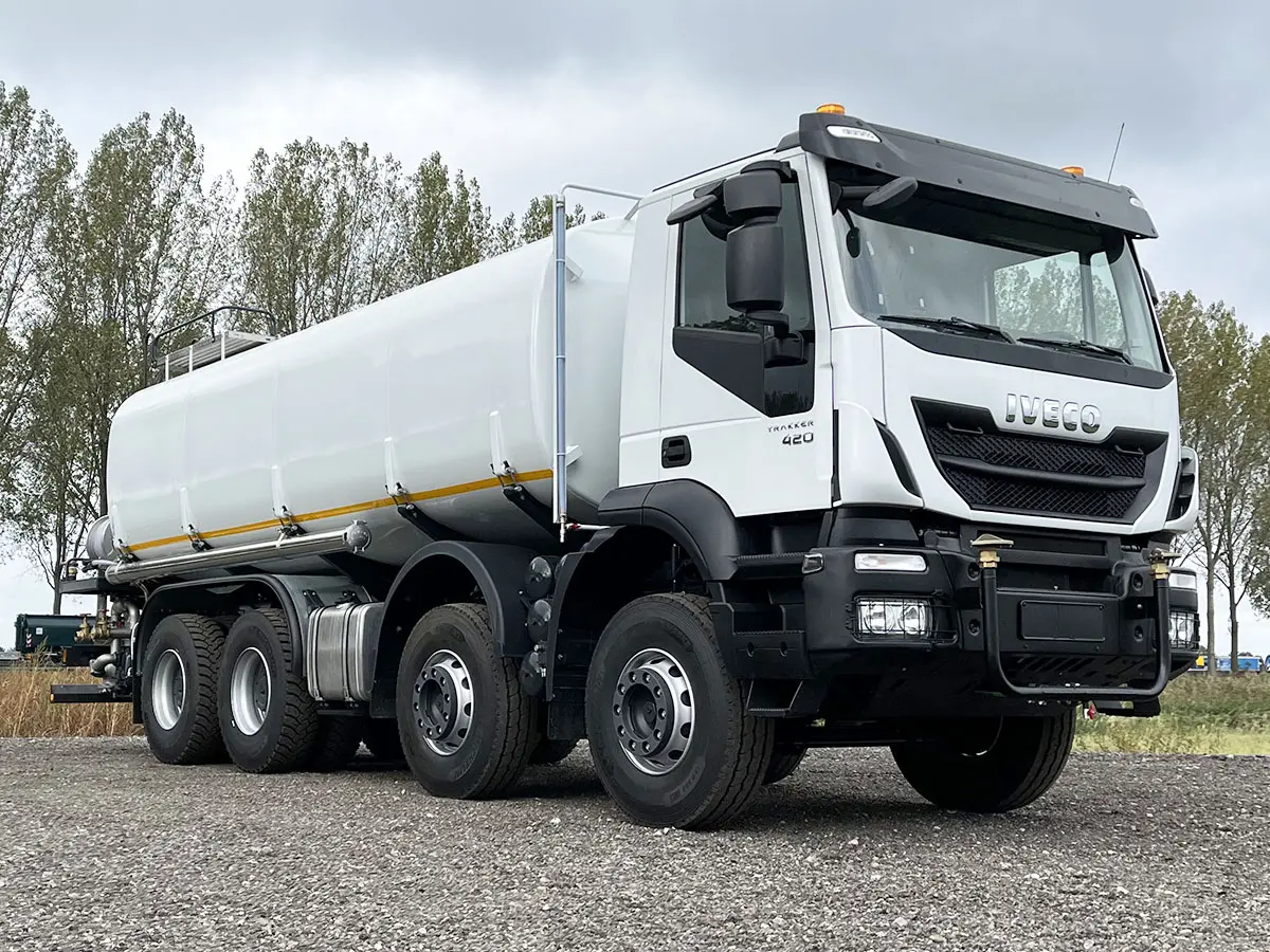Iveco Trakker AD410T42H 8x4 Water Tank Truck 4
