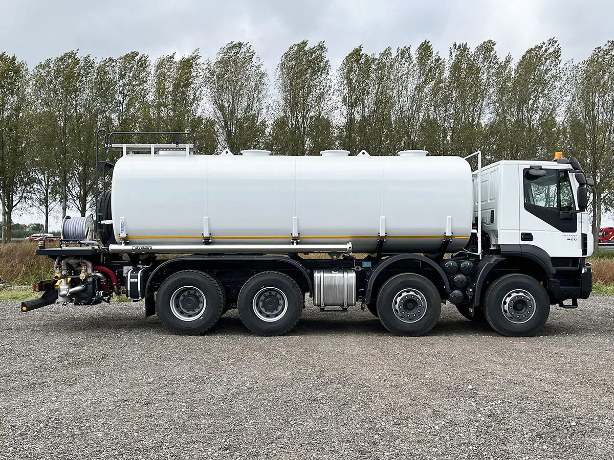 Iveco Trakker AD410T42H 8x4 Water Tank Truck 5