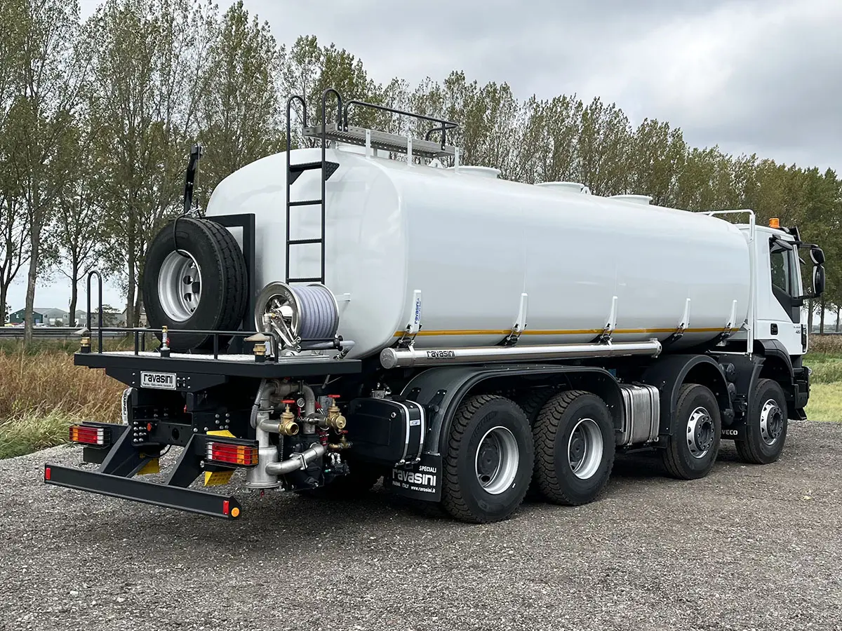 Iveco Trakker AD410T42H 8x4 Water Tank Truck 6