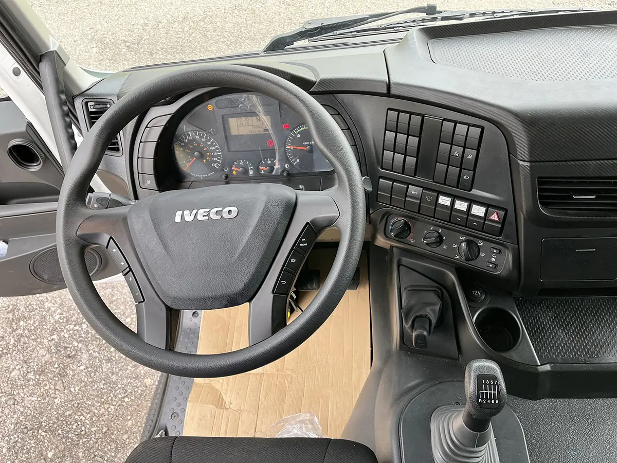 Iveco Trakker AD410T42H 8x4 Water Tank Truck 9