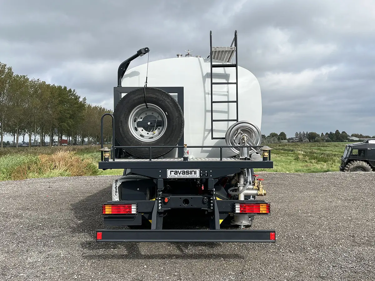 Iveco Trakker AD410T42H 8x4 Water Tank Truck 11