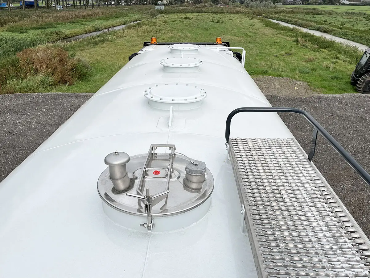 Iveco Trakker AD410T42H 8x4 Water Tank Truck 13