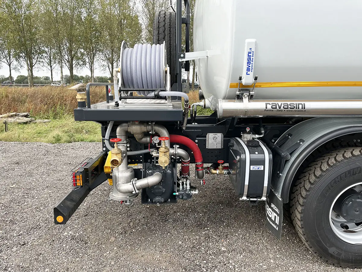 Iveco Trakker AD410T42H 8x4 Water Tank Truck 14