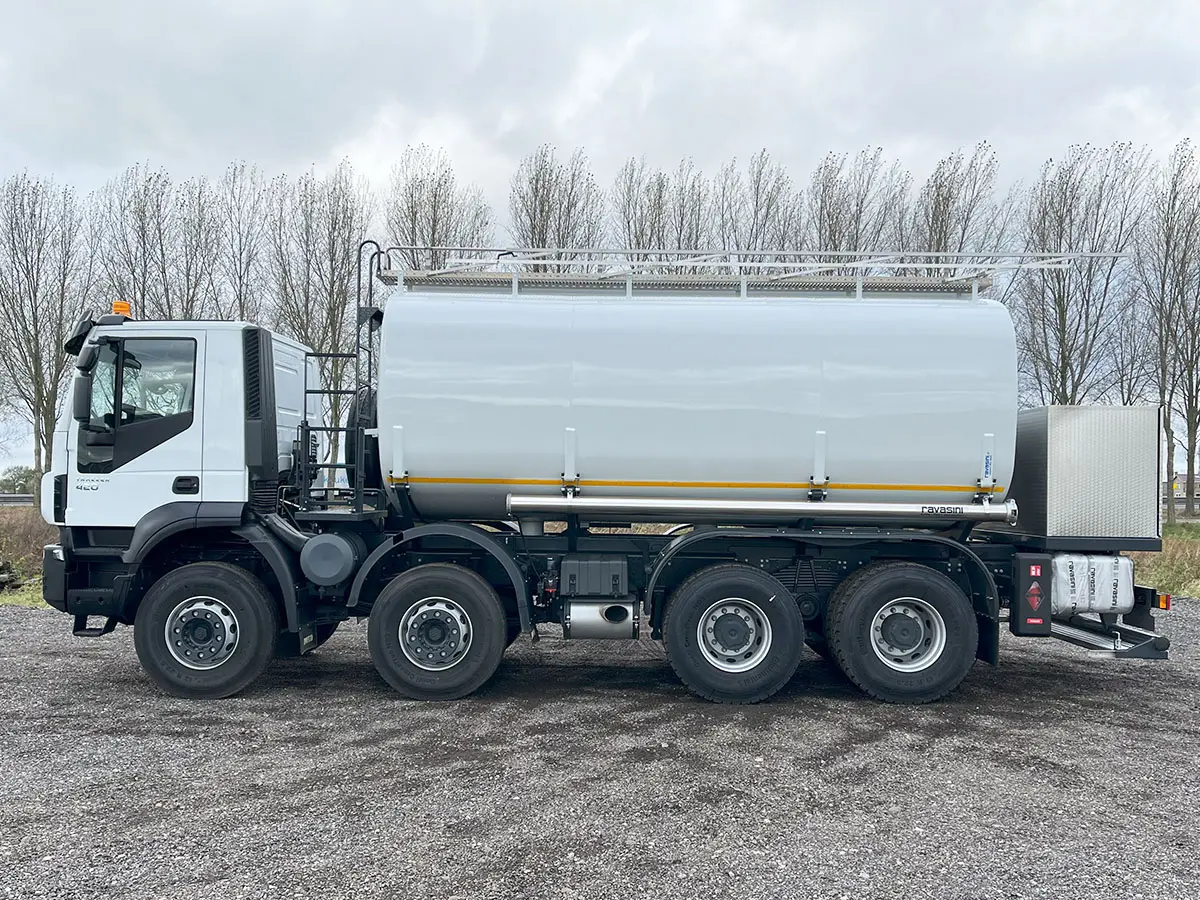 Iveco Trakker AD410T42H ADR Fuel Tank Truck 8x4 2