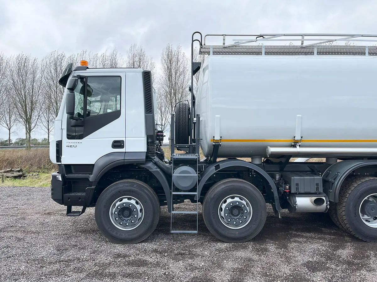 Iveco Trakker AD410T42H ADR Fuel Tank Truck 8x4 10