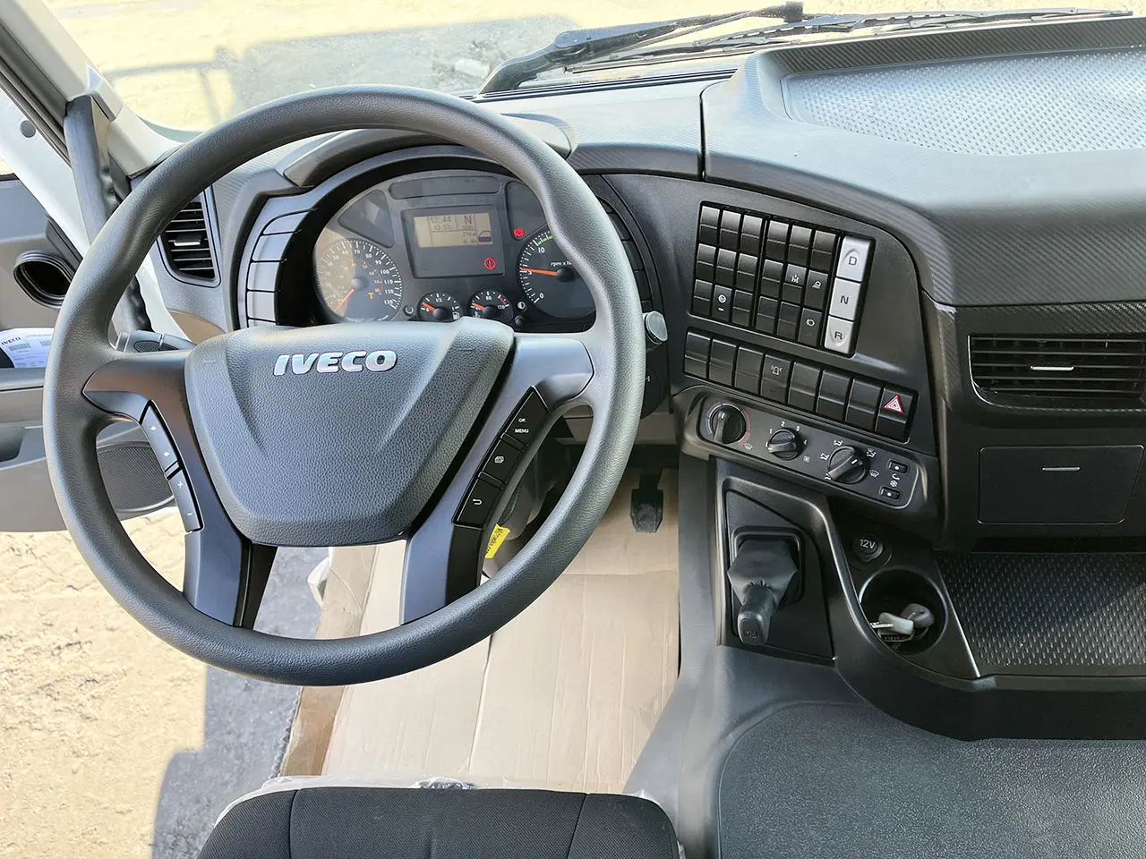 Iveco Trakker AD410T42H AT 8x4 Container Hook Loader 9