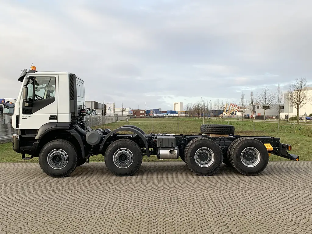 Iveco Trakker AD410T44H-4250 8x4 Chassis Cabin