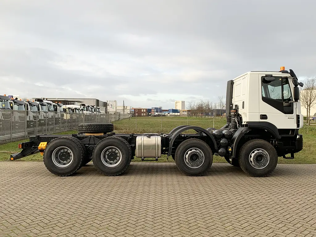 Iveco Trakker AD410T44H-4250 Chassis Cabin 8x4 5