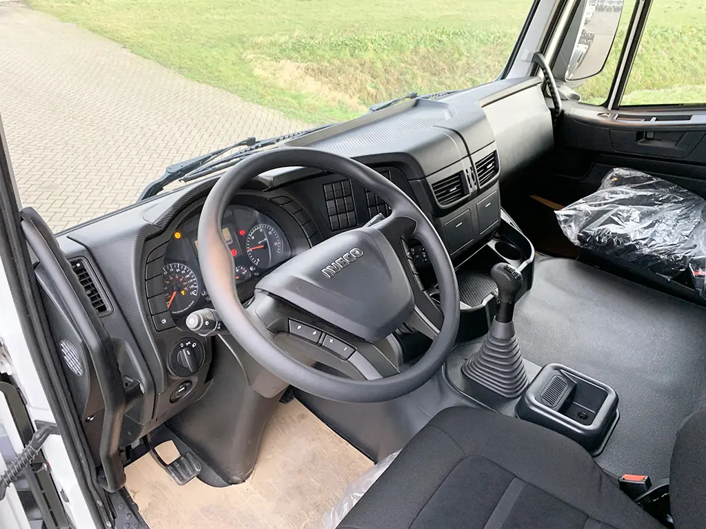 Iveco Trakker AD410T44H-4250 8x4 Chassis Cabin 8