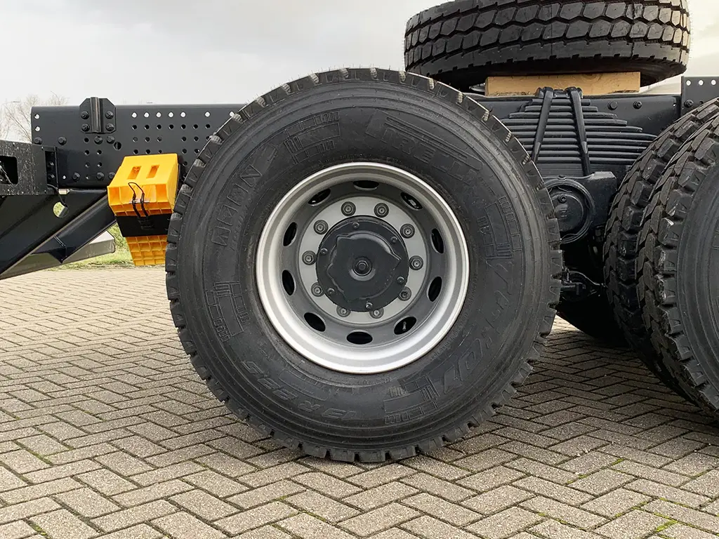 Iveco Trakker AD410T44H-4250 Chassis Cabin 8x4 11