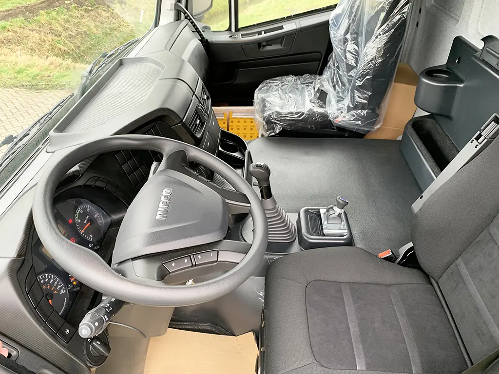 Iveco Trakker AD410T44H 8x4 Tipper Truck 7