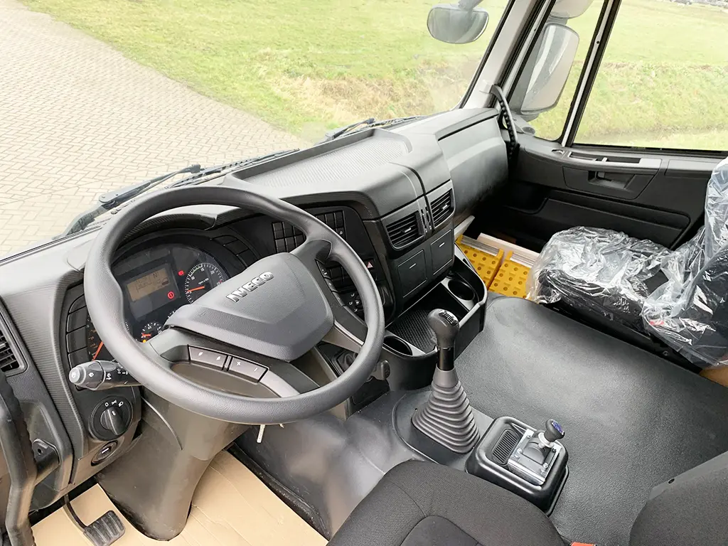 Iveco Trakker AD410T44H 8x4 Tipper Truck 8