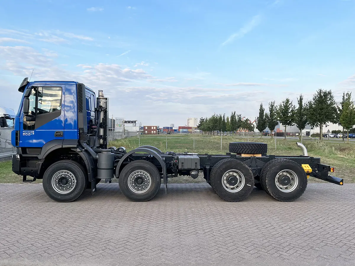 Iveco Trakker AD410T50-4250 8x4 Chassis Cabin