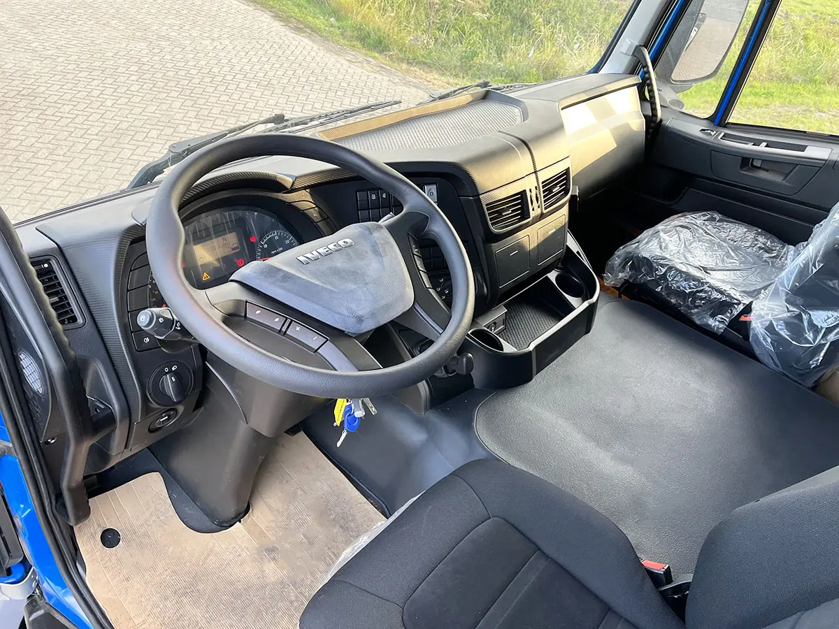 Iveco Trakker AD410T50-4250 8x4 Chassis Cabin 8