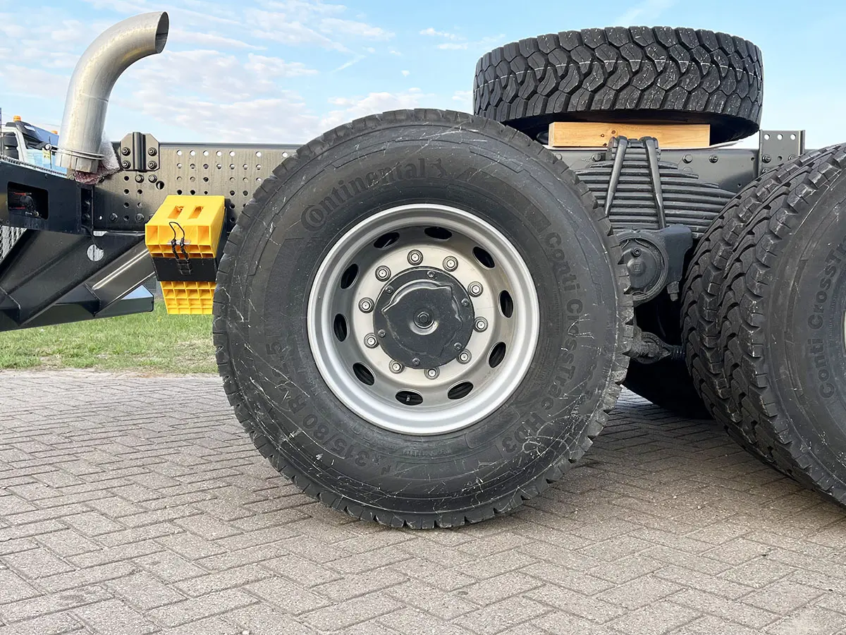 Iveco Trakker AD410T50-4250 8x4 Chassis Cabin 13