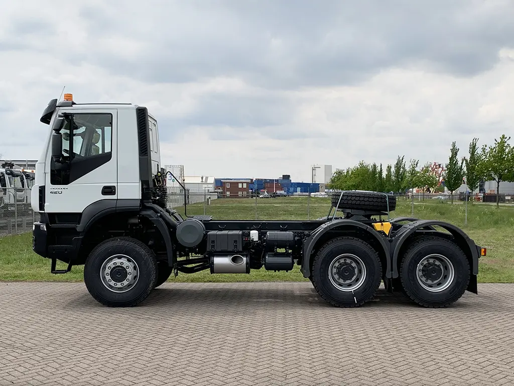 Iveco Trakker AD720T42WTH AT Tractor Head 6x6 2