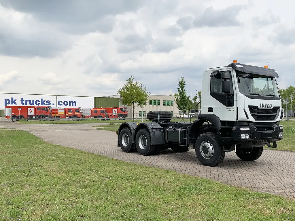 Iveco Trakker AD720T42WTH AT Tractor Head 6x6 4