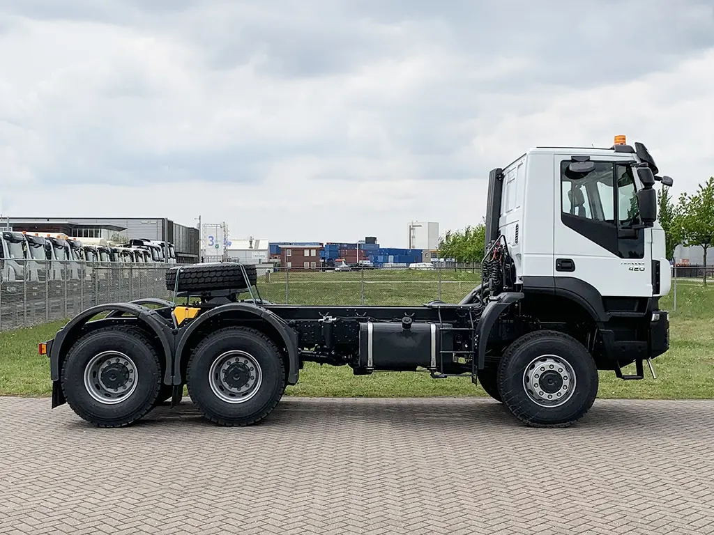 Iveco Trakker AD720T42WTH AT 6x6 Tractor Head 5