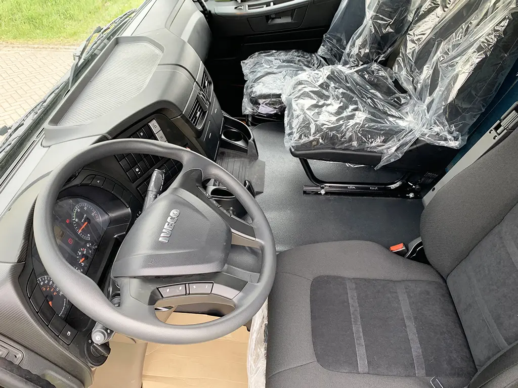 Iveco Trakker AD720T42WTH AT 6x6 Tractor Head 7