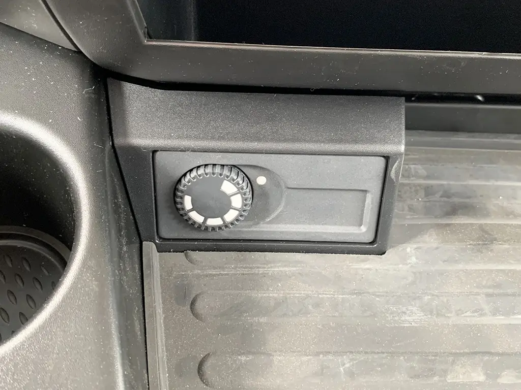 Iveco Trakker AD720T42WTH AT 6x6 Tractor Head 11