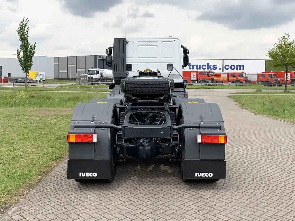 Iveco Trakker AD720T42WTH AT 6x6 Tractor Head 12