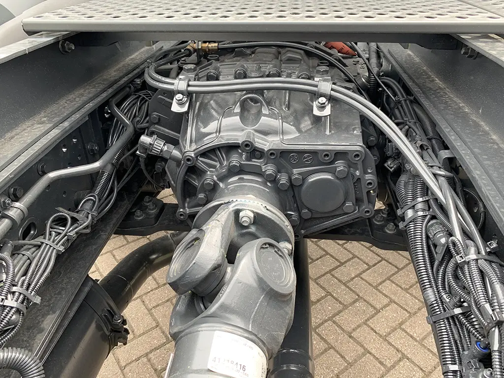 Iveco Trakker AD720T42WTH AT 6x6 Tractor Head 13