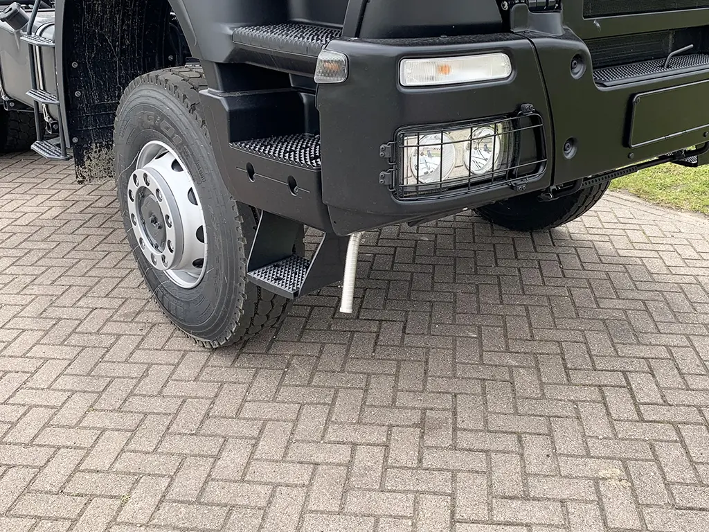 Iveco Trakker AD720T42WTH AT 6x6 Tractor Head 14