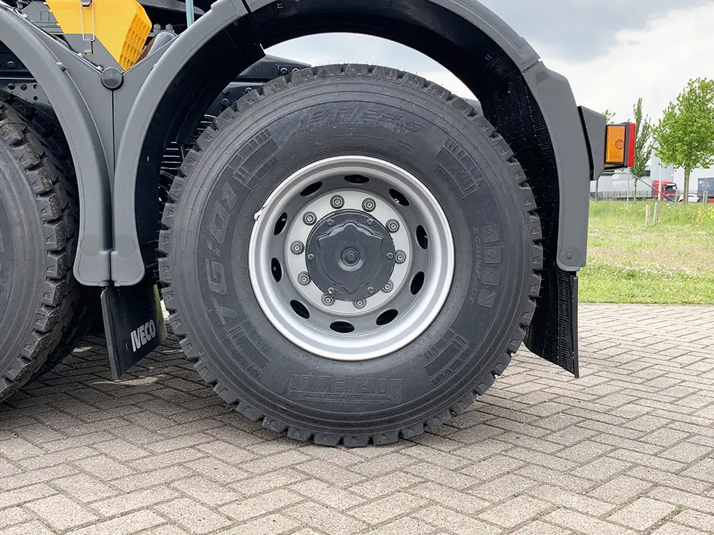 Iveco Trakker AD720T42WTH AT 6x6 Tractor Head 15