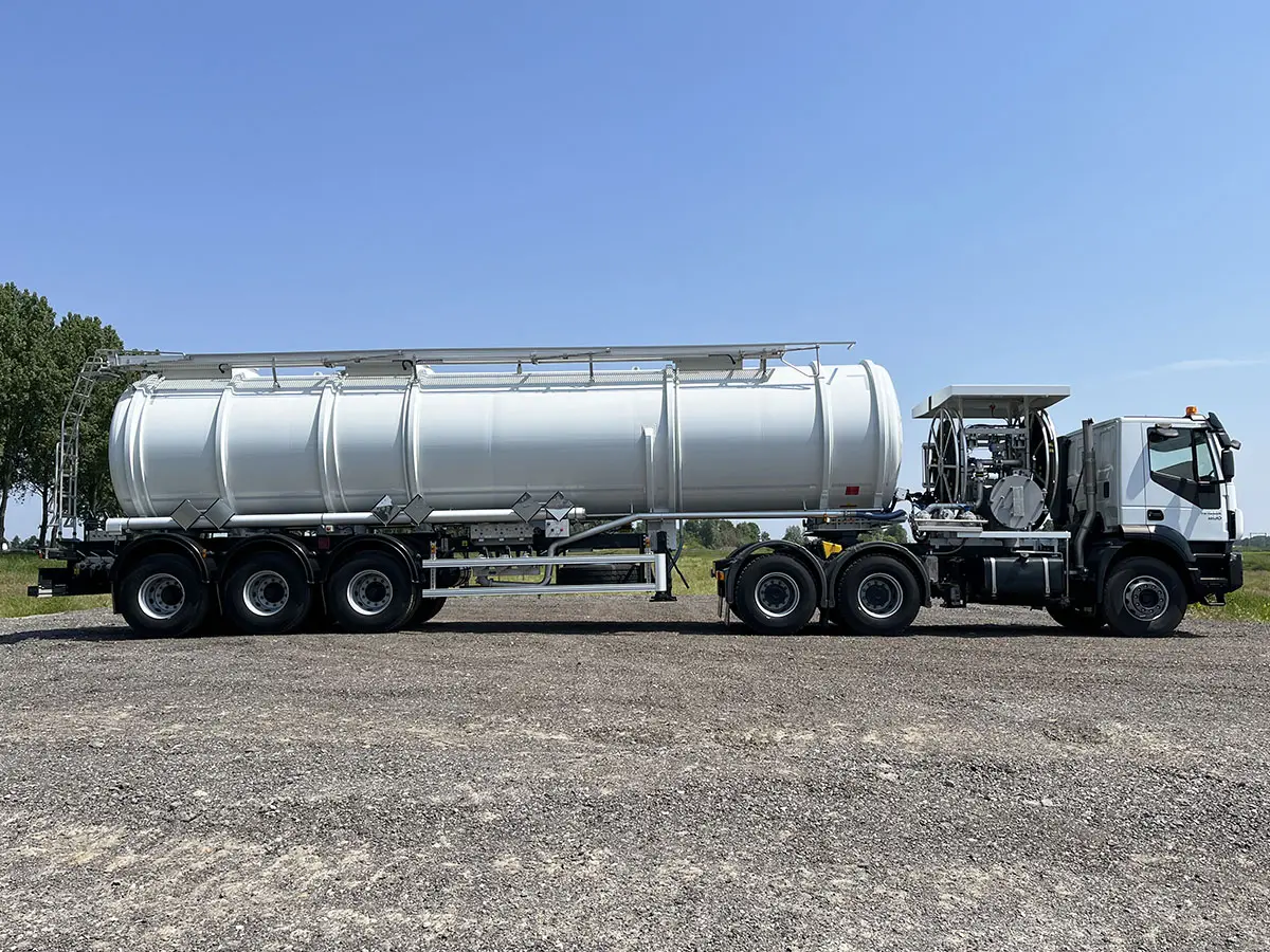 Iveco Trakker AD720T44TH / Magyar SMFF JET-A1 Semi-remorque de réservoir de carburant d'aviation 3-Essieux 2