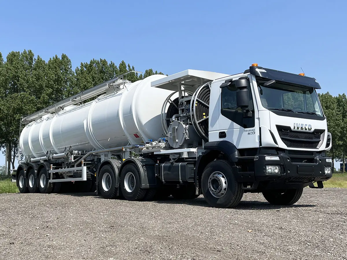 Iveco Trakker AD720T44TH / Magyar SMFF JET-A1 Semi-remorque de réservoir de carburant d'aviation 3-Essieux 3
