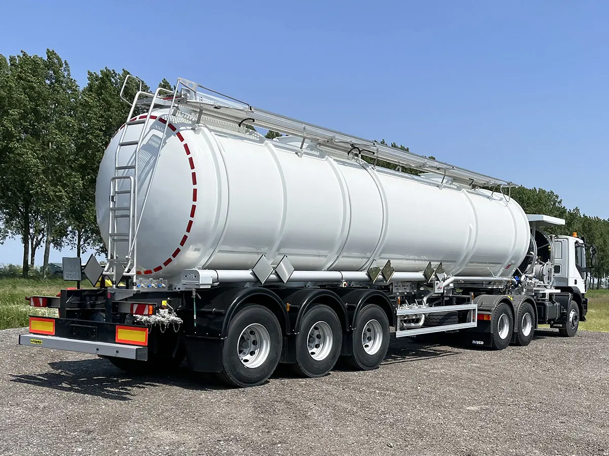 Iveco Trakker AD720T44TH / Magyar SMFF JET-A1 3-Axle Aviation Fuel Tank Trailer 6