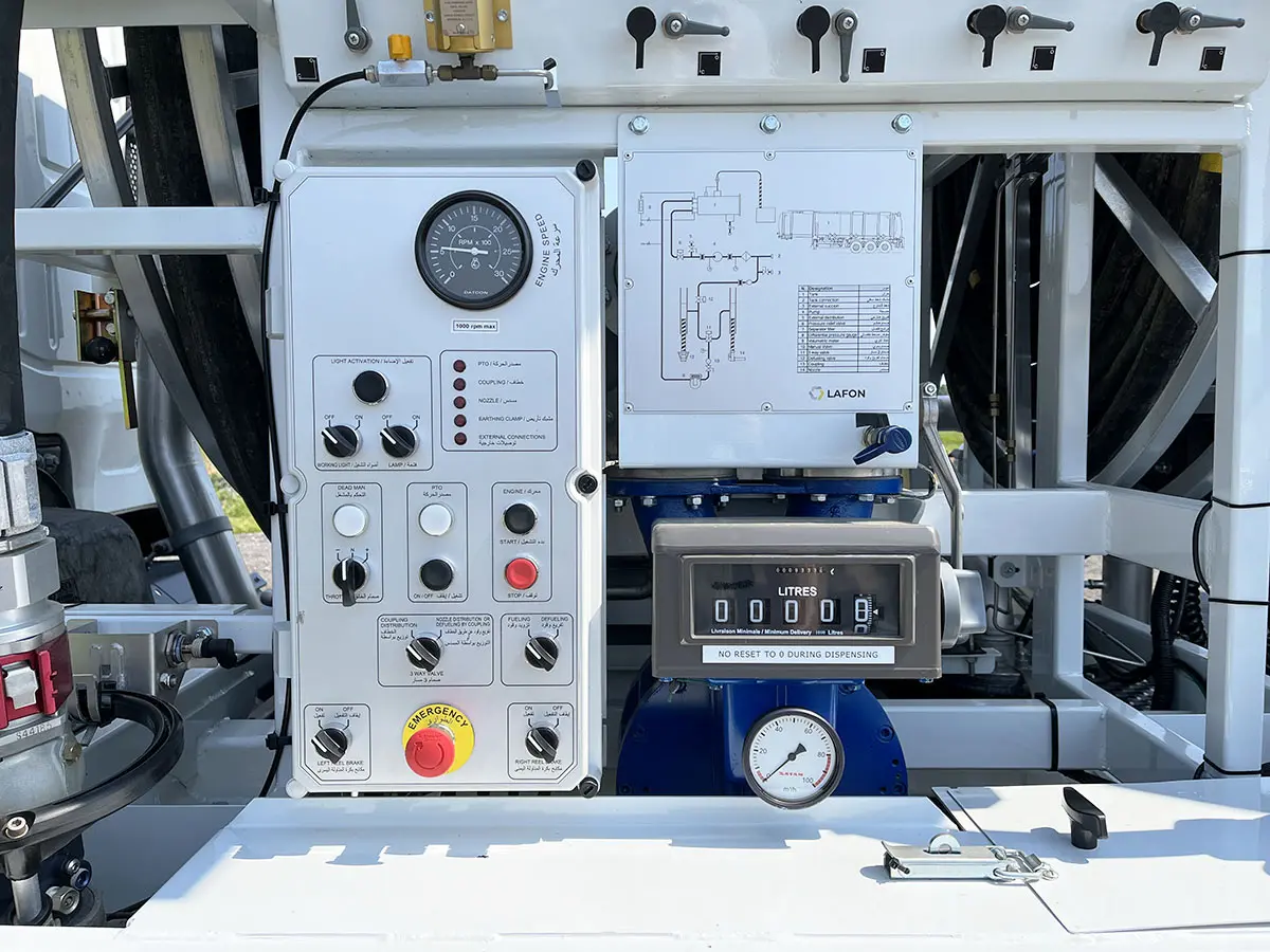 Iveco Trakker AD720T44TH / Magyar SMFF JET-A1 3-Axle Aviation Fuel Tank Trailer 8