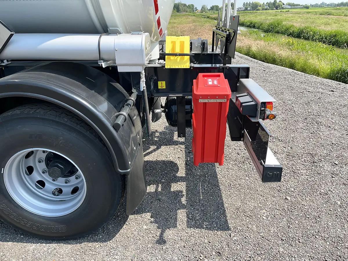 Iveco Trakker AD720T44TH / Magyar SMFF JET-A1 Semi-remorque de réservoir de carburant d'aviation 3-Essieux 11