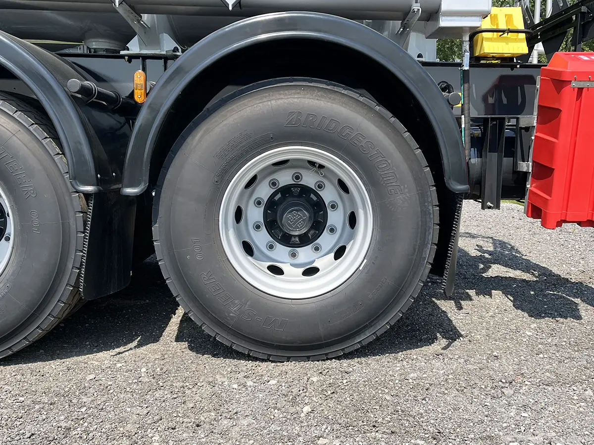 Iveco Trakker AD720T44TH / Magyar SMFF JET-A1 Semi-remorque de réservoir de carburant d'aviation 3-Essieux 20