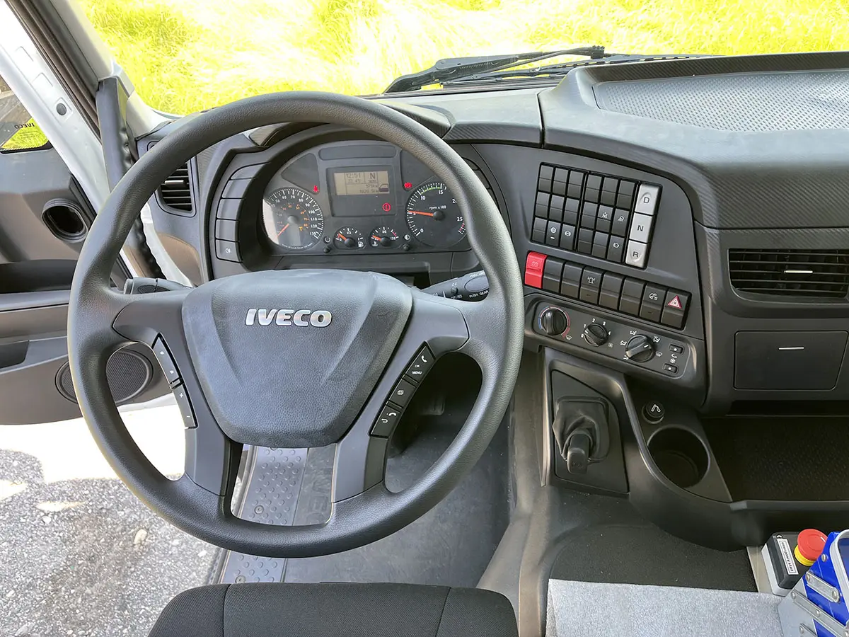 Iveco Trakker AD720T44TH / Magyar SMFF JET-A1 3-Axle Aviation Fuel Tank Trailer 23