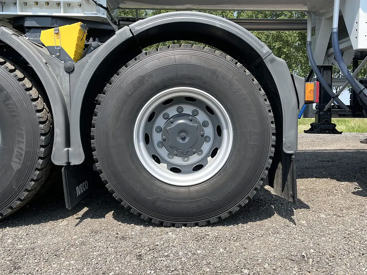 Iveco Trakker AD720T44TH / Magyar SMFF JET-A1 3-Axle Aviation Fuel Tank Trailer 25