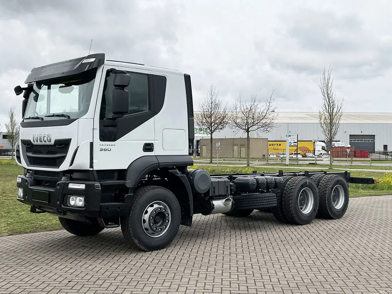Iveco Trakker AT380T38H-4200 Chassis Cabin 6x4 1