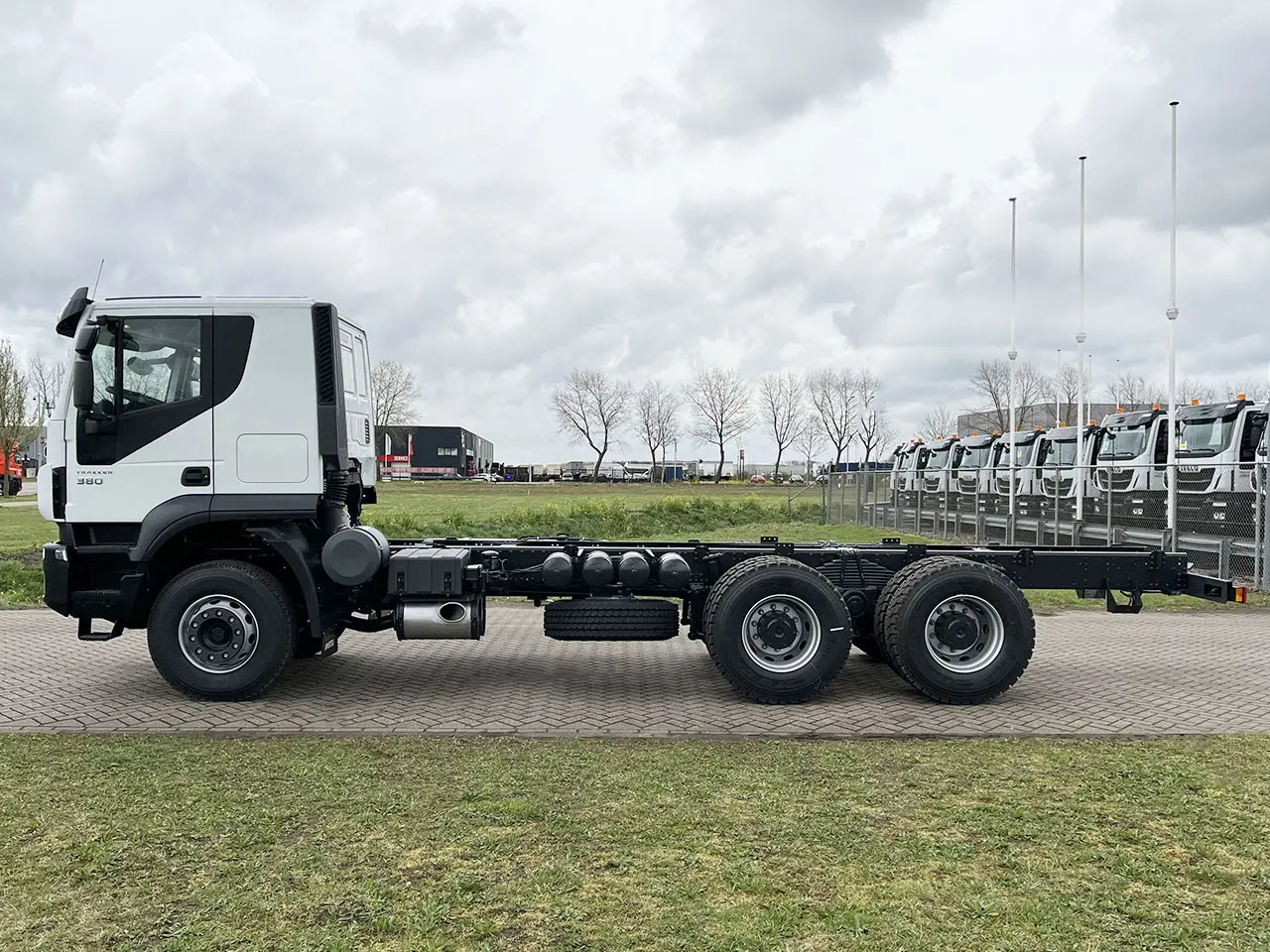 Iveco Trakker AT380T38H-4200 Chassis Cabin 6x4 2