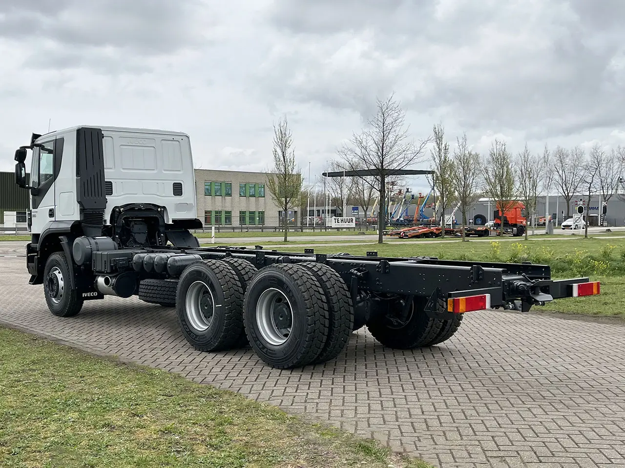 Iveco Trakker AT380T38H-4200 Chassis Cabin 6x4 3
