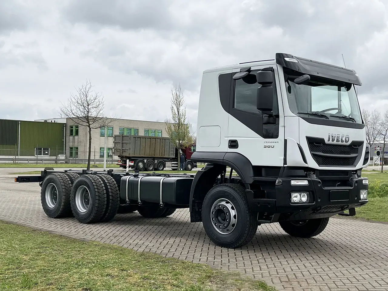 Iveco Trakker AT380T38H-4200 6x4 Chassis Cabin 4